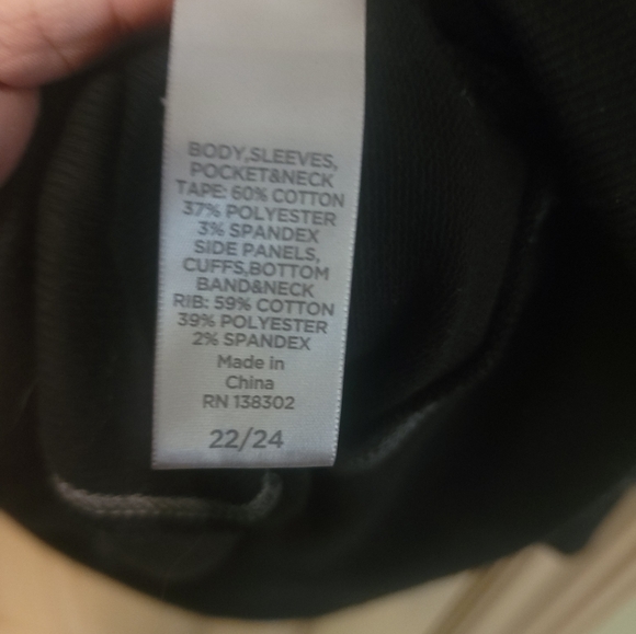 Womens plus sz 22/24 Avenue Black sweatshirt with pouch pockets - Picture 2 of 5